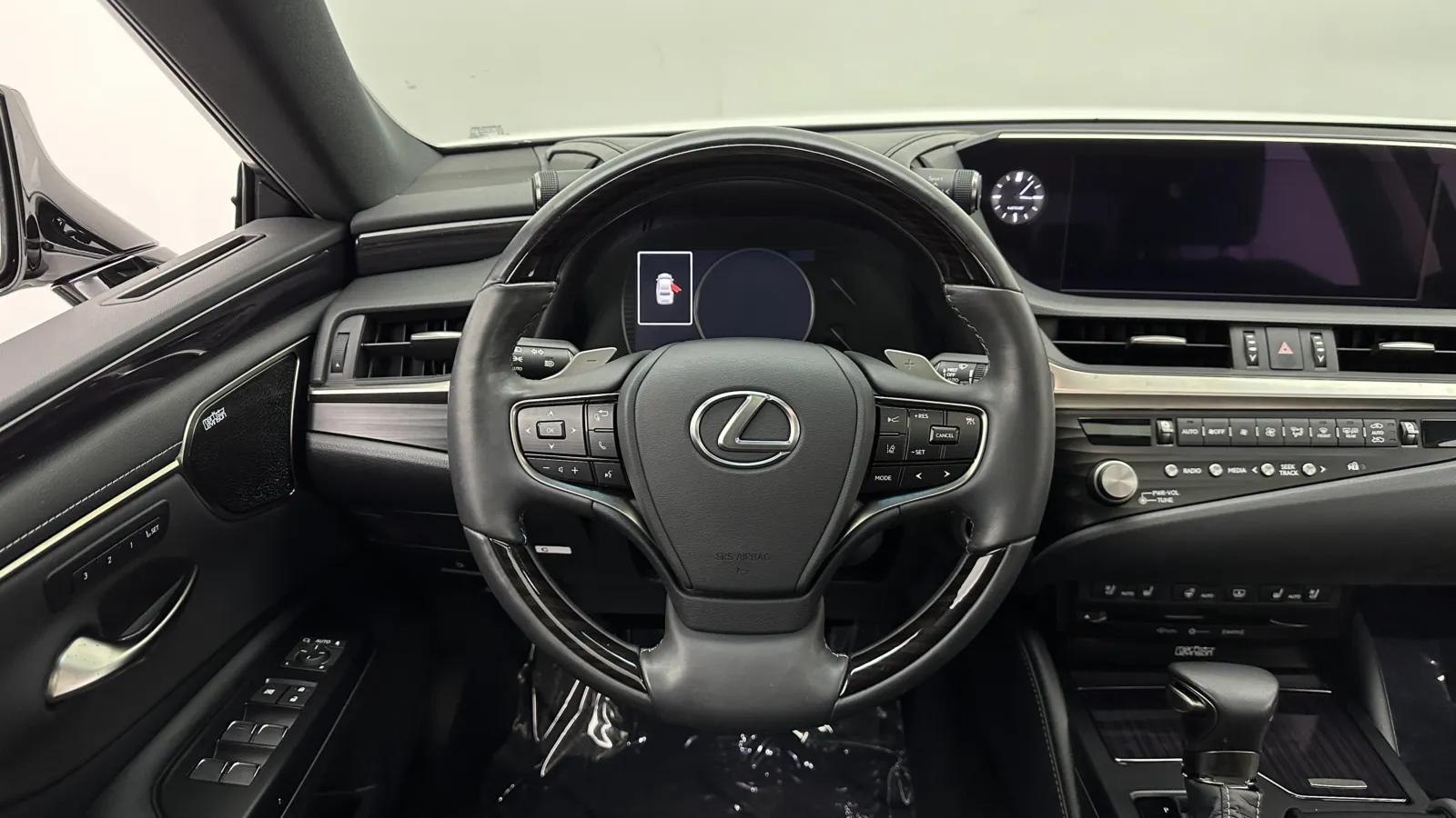 Lexus ES photo 33