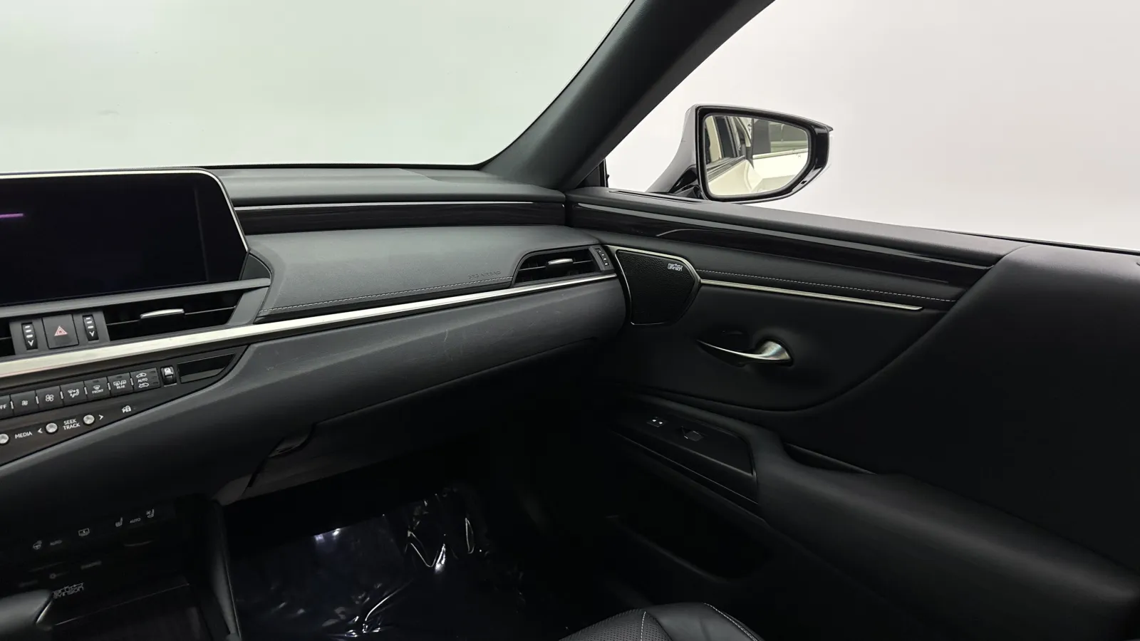 Lexus ES photo 36