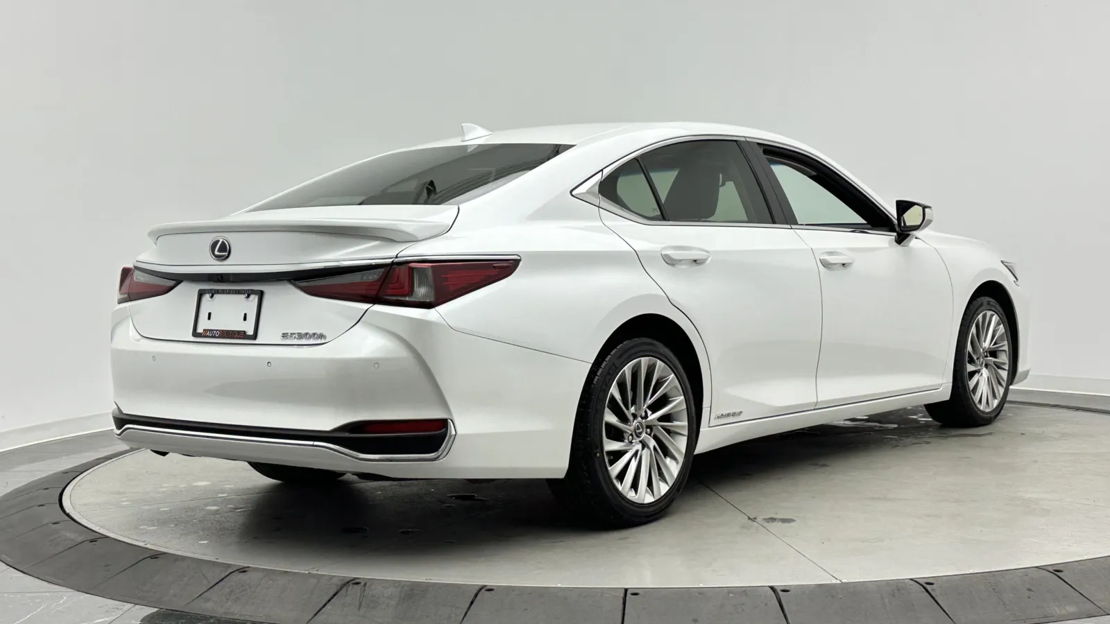 Lexus ES photo 8