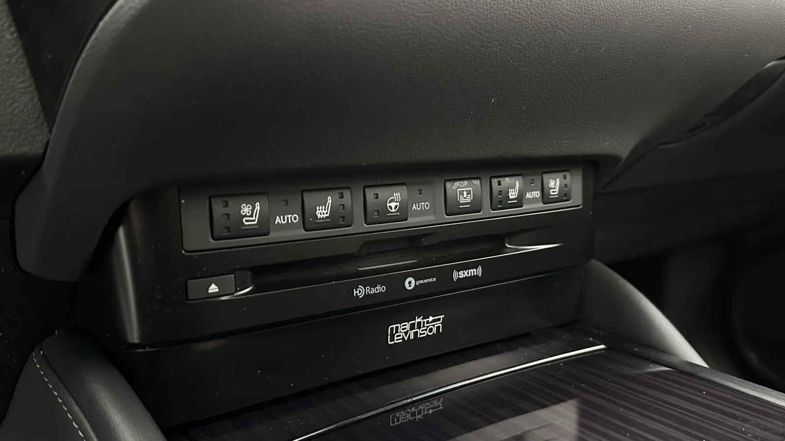 Lexus ES photo 18