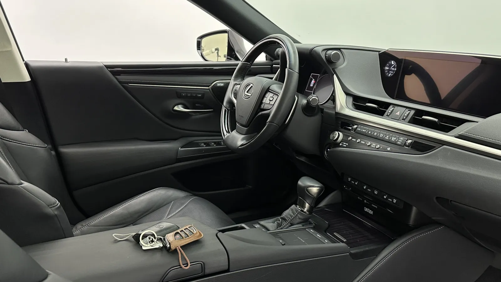 Lexus ES photo 38