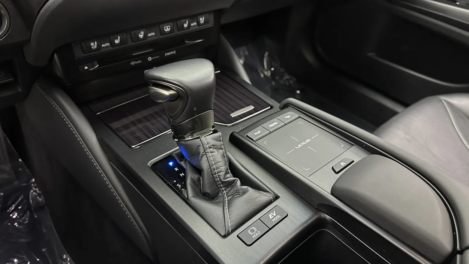 Lexus ES photo 17