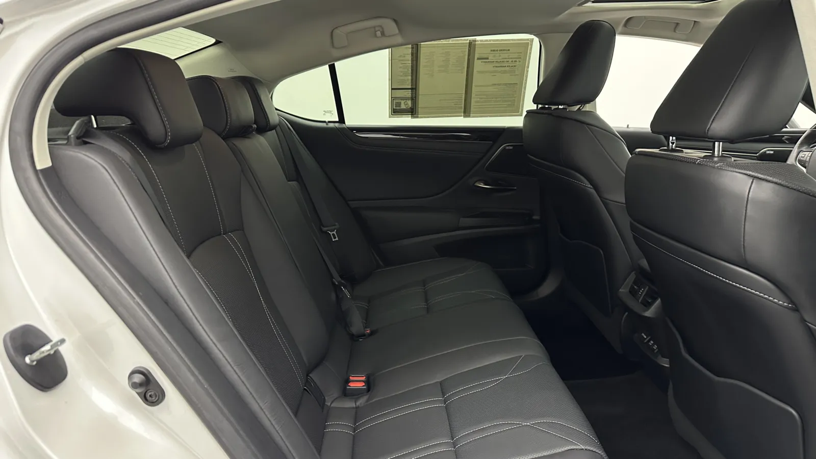 Lexus ES photo 32