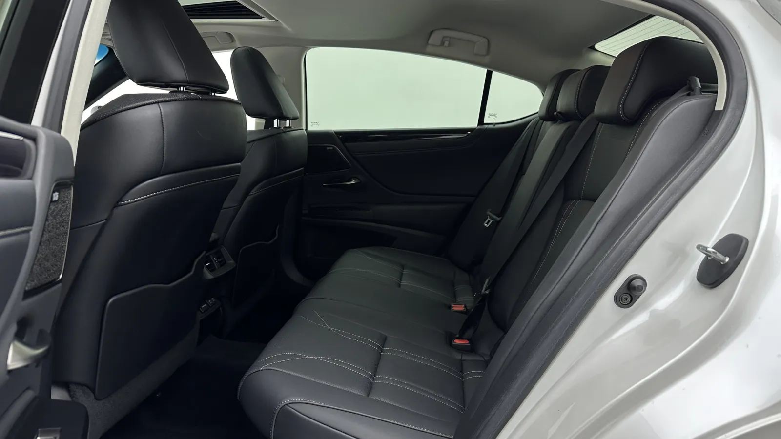 Lexus ES photo 27