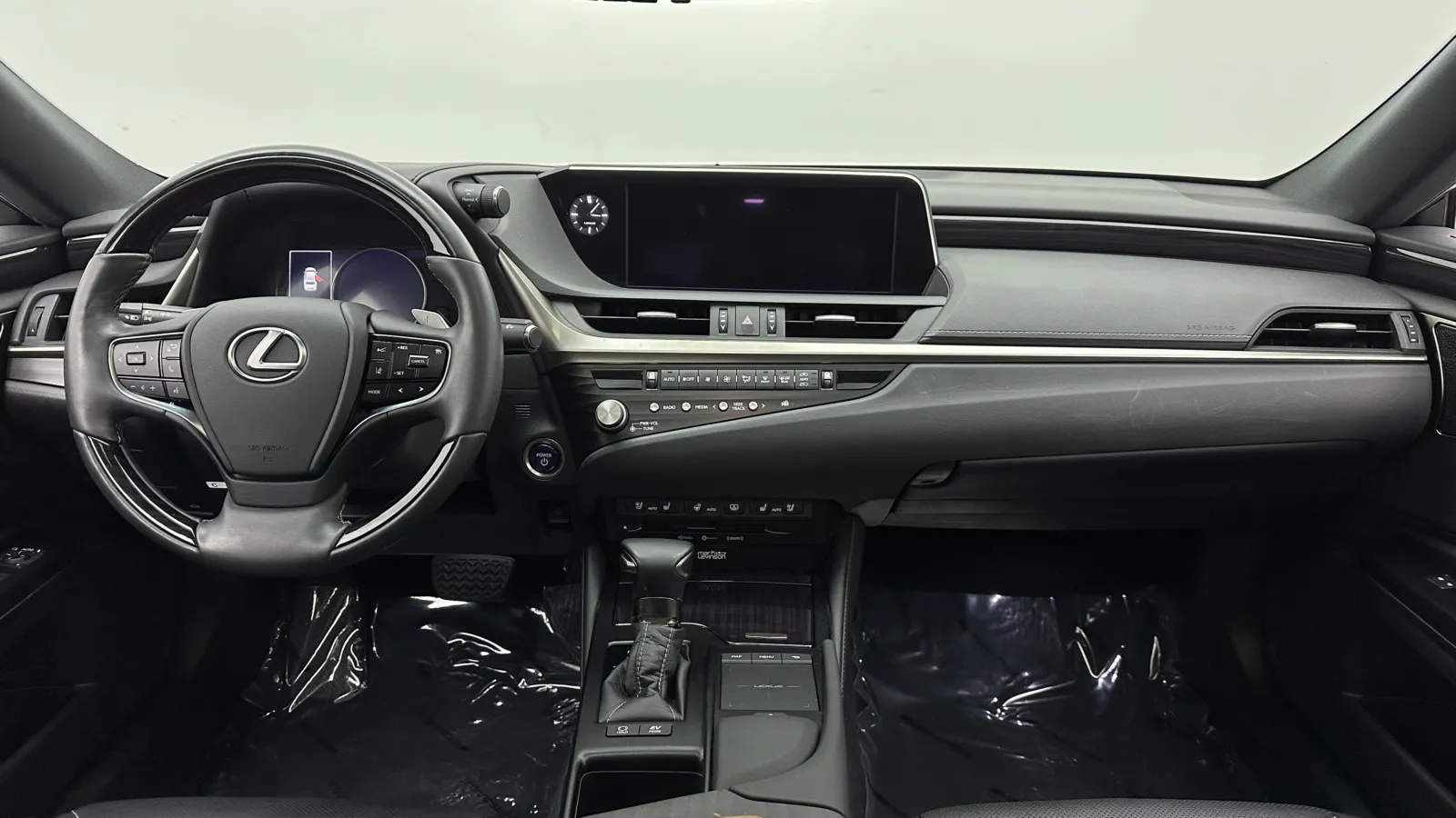 Lexus ES photo 35