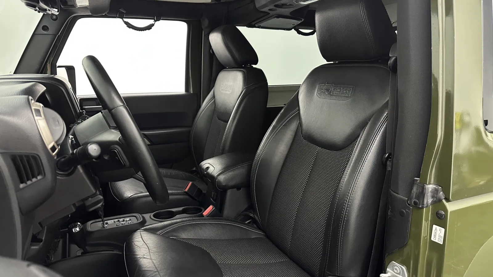 Jeep Wrangler photo 12