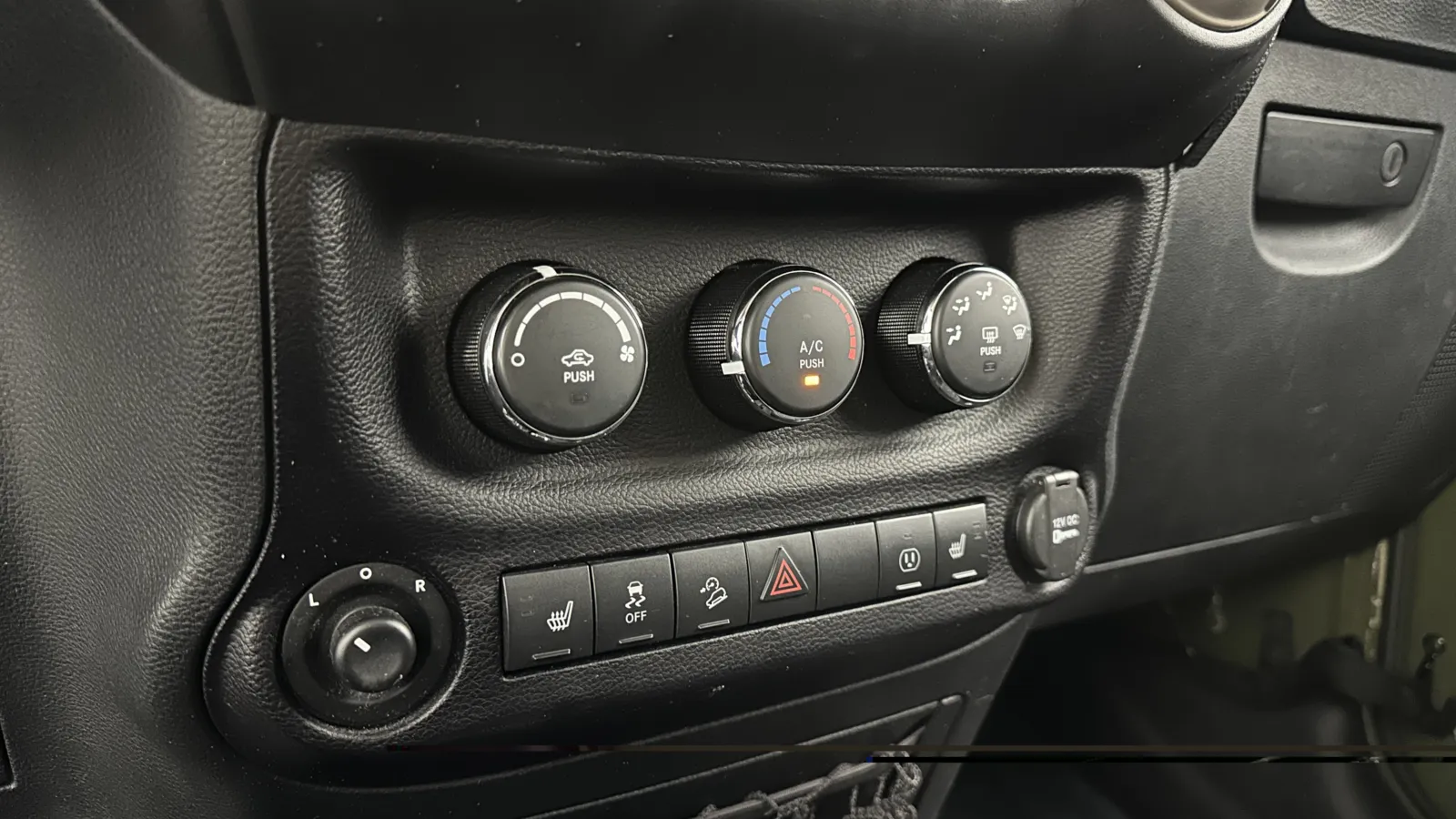 Jeep Wrangler photo 16