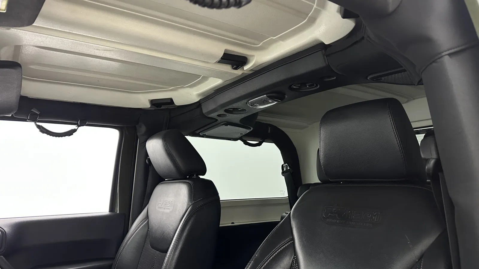 Jeep Wrangler photo 14