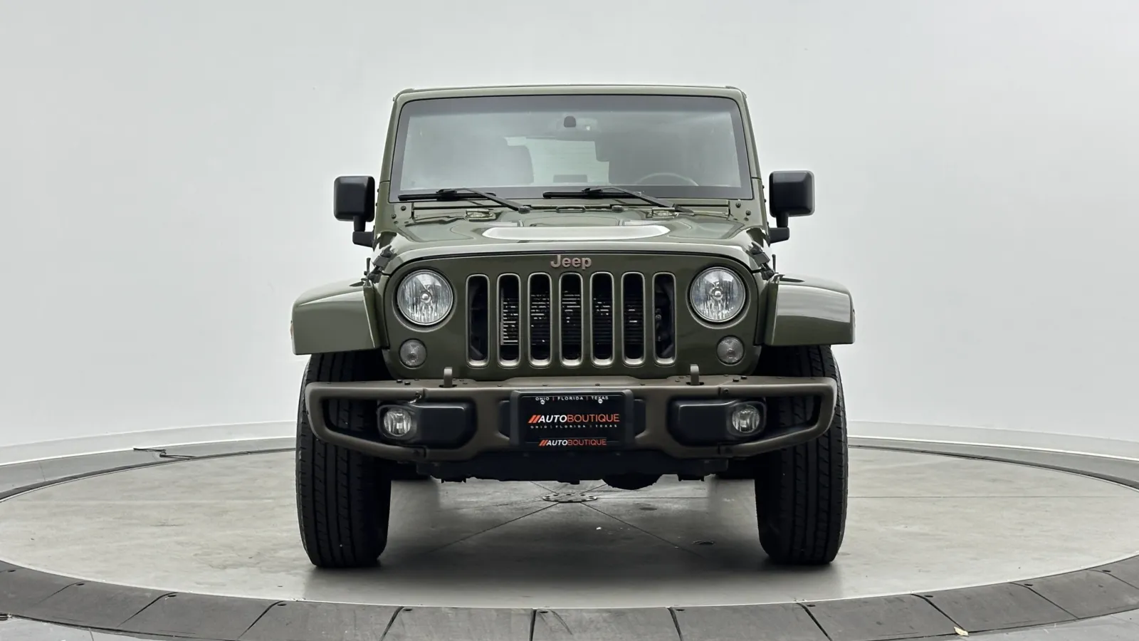 Jeep Wrangler photo 2