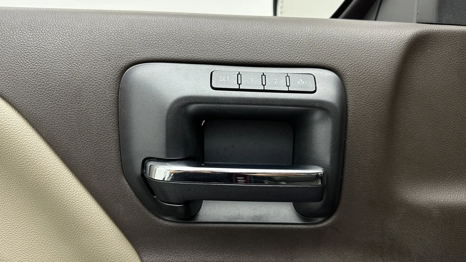 GMC Sierra photo 10