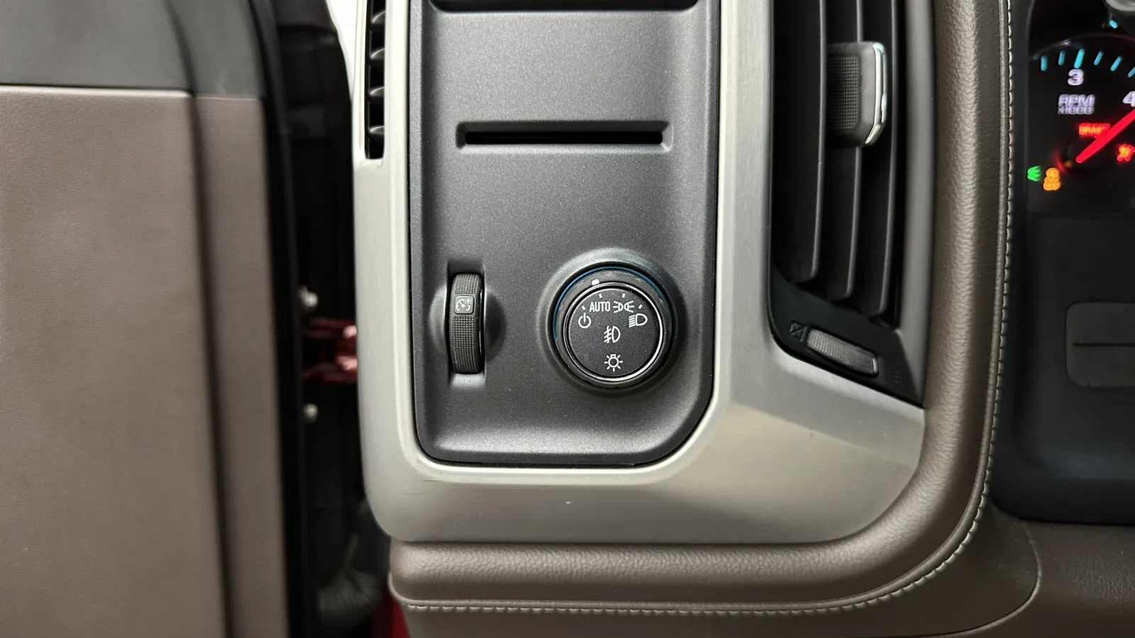 GMC Sierra photo 13