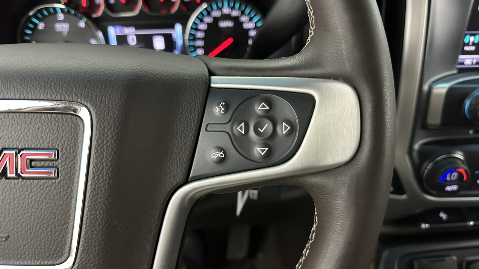 GMC Sierra photo 18