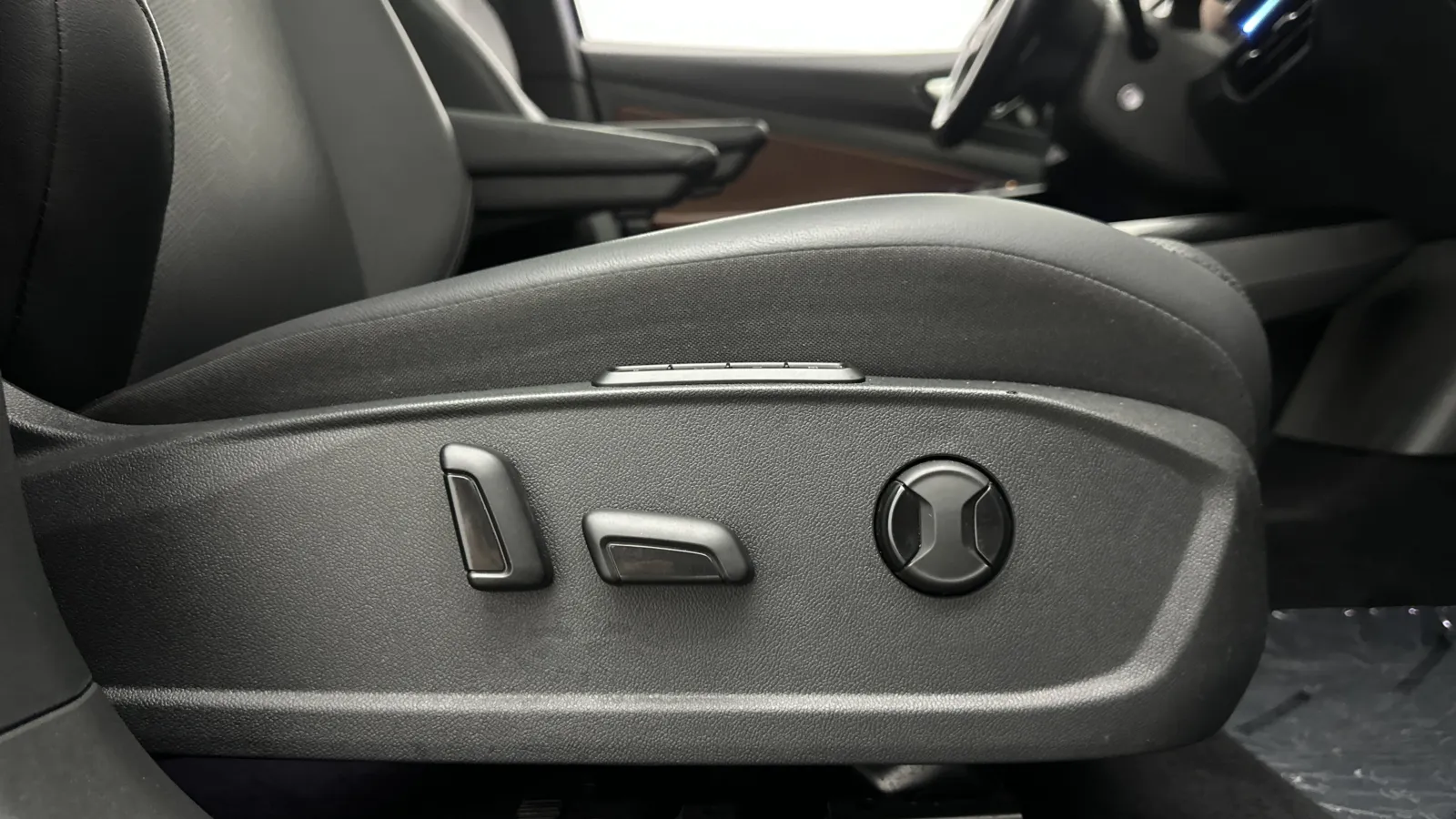 Volkswagen ID.4 photo 37