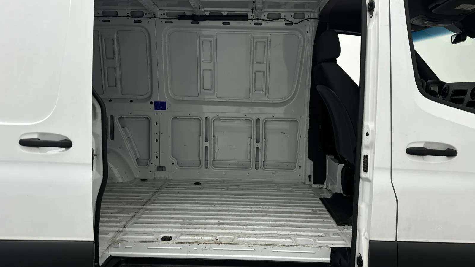 Mercedes-Benz Sprinter photo 22