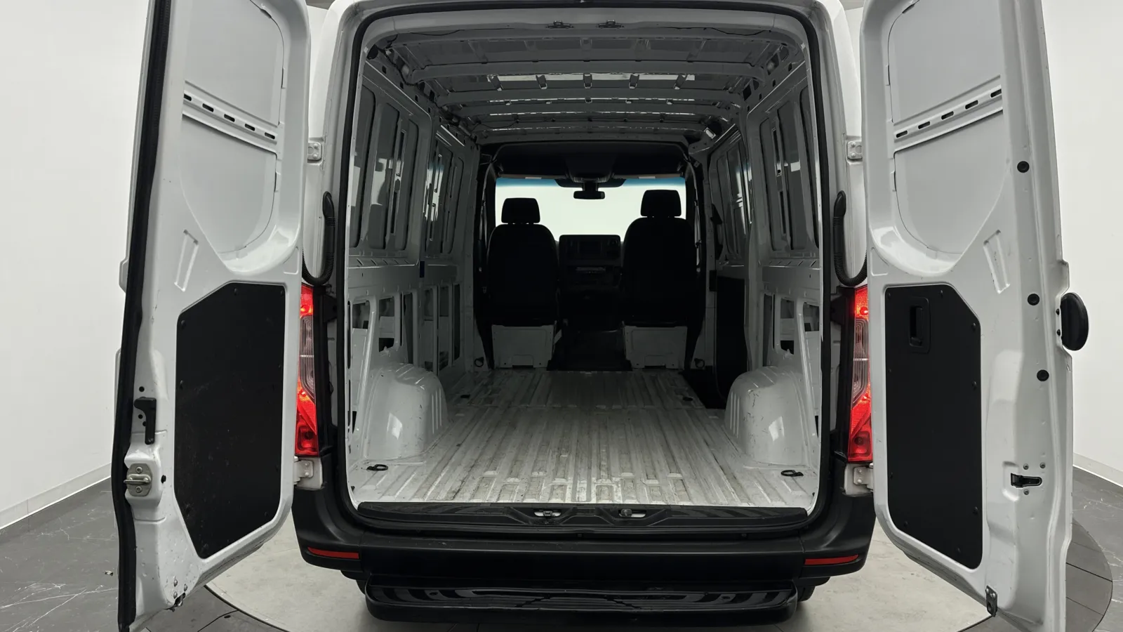 Mercedes-Benz Sprinter photo 21
