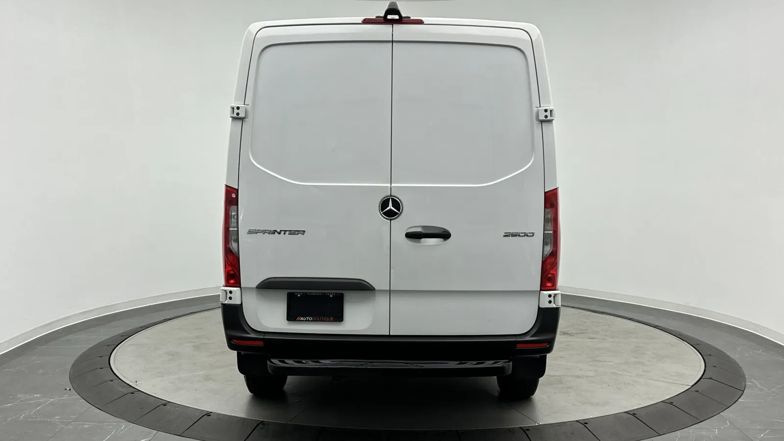 Mercedes-Benz Sprinter photo 6