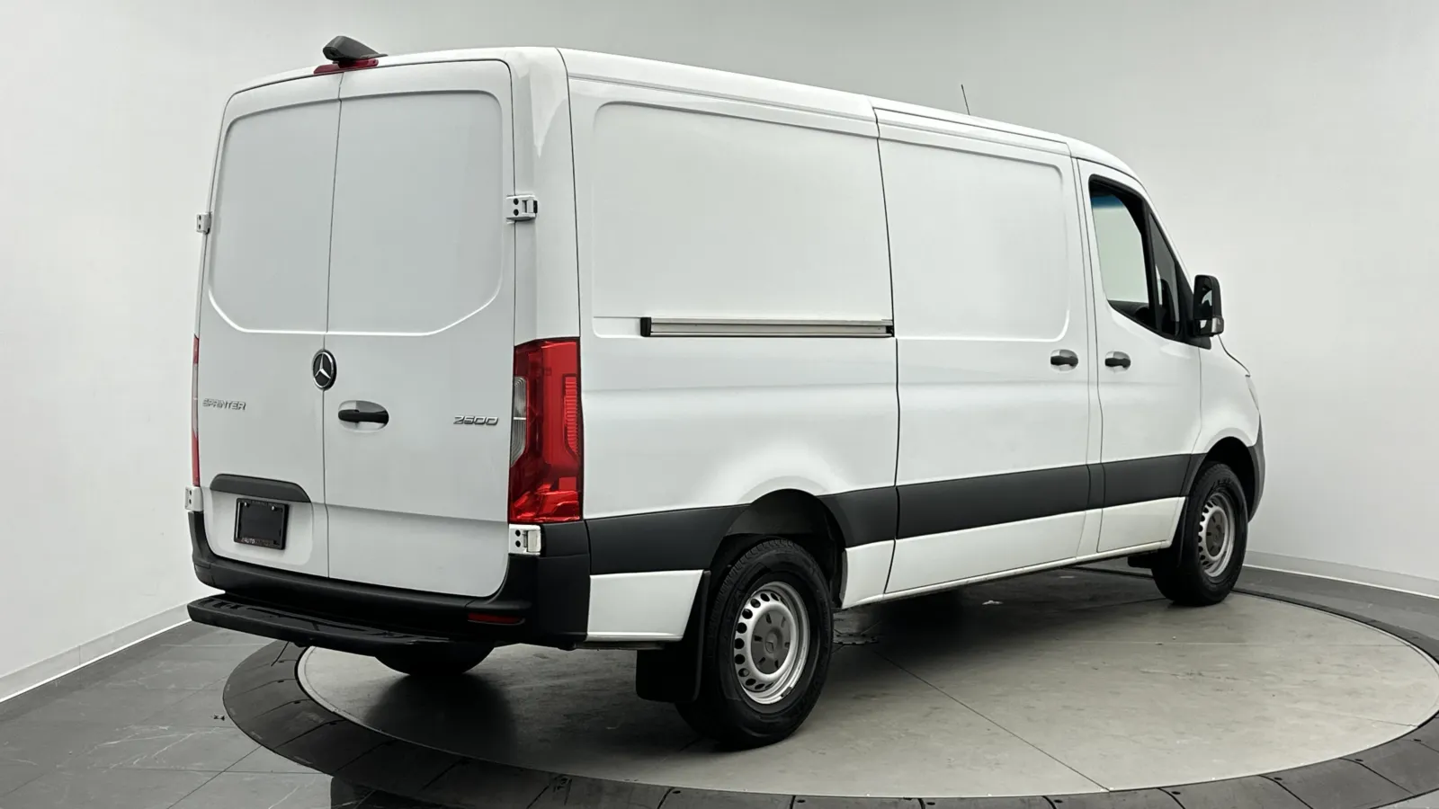Mercedes-Benz Sprinter photo 7