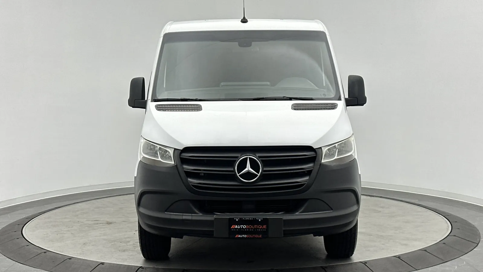 Mercedes-Benz Sprinter photo 2