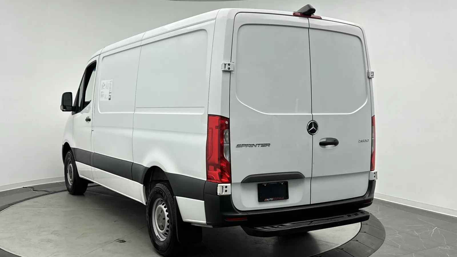 Mercedes-Benz Sprinter photo 4