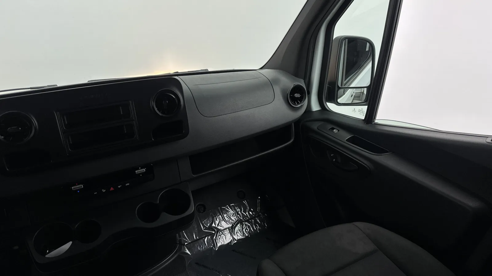 Mercedes-Benz Sprinter photo 20