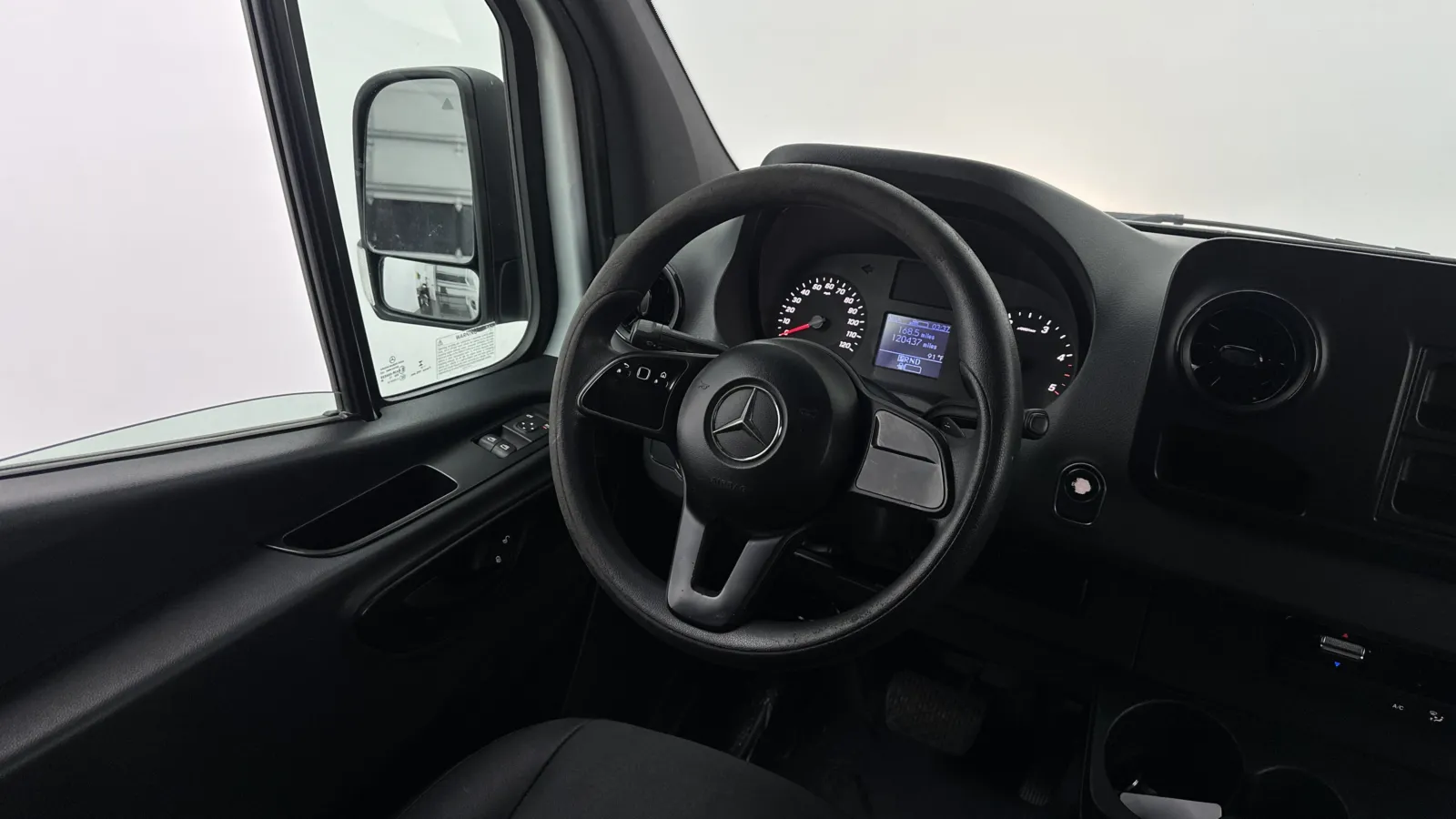 Mercedes-Benz Sprinter photo 18
