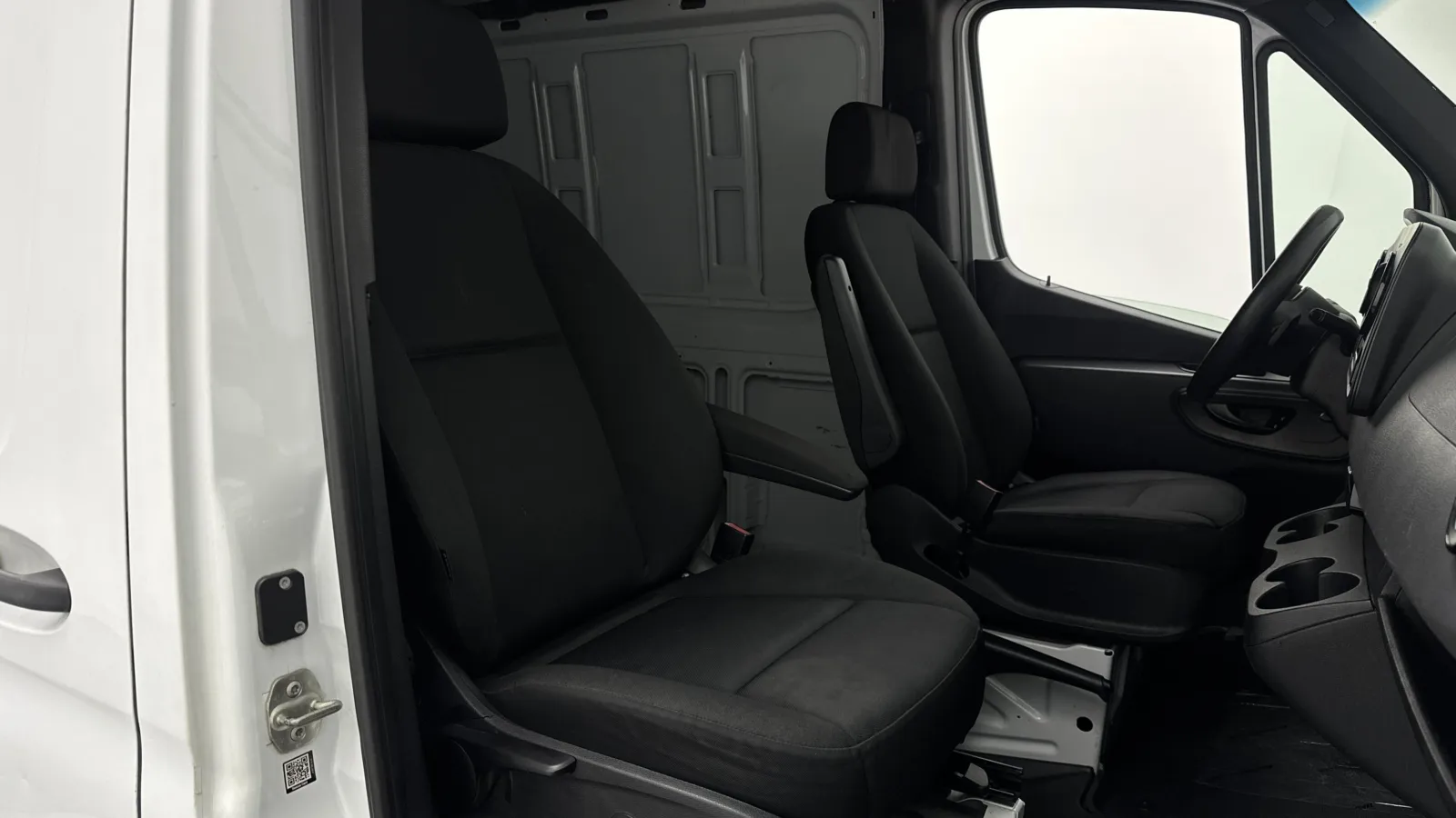 Mercedes-Benz Sprinter photo 25