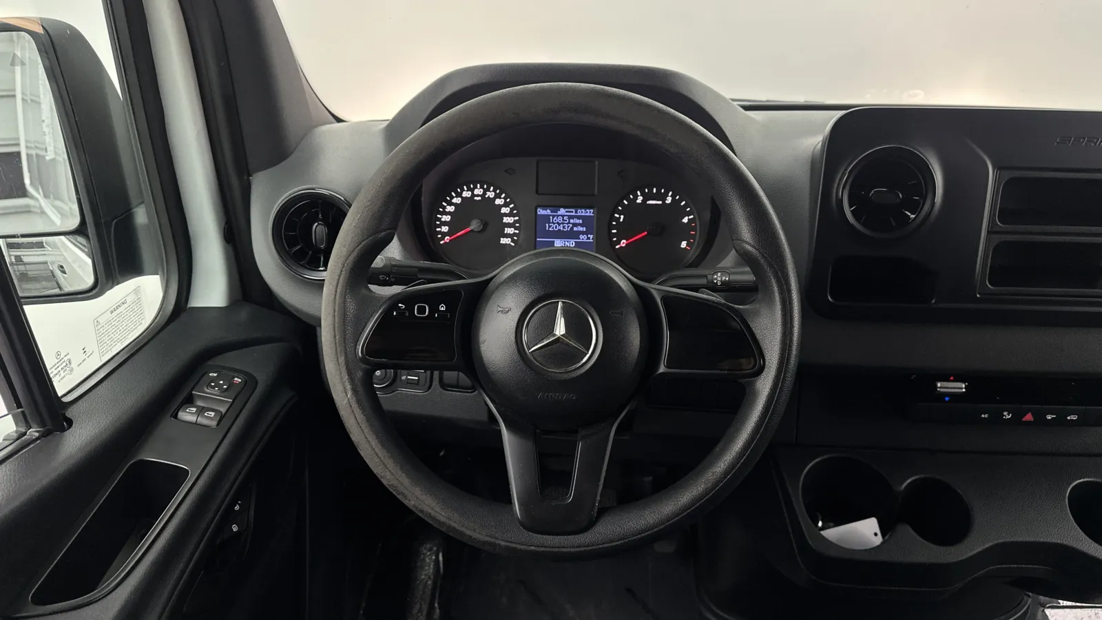 Mercedes-Benz Sprinter photo 17