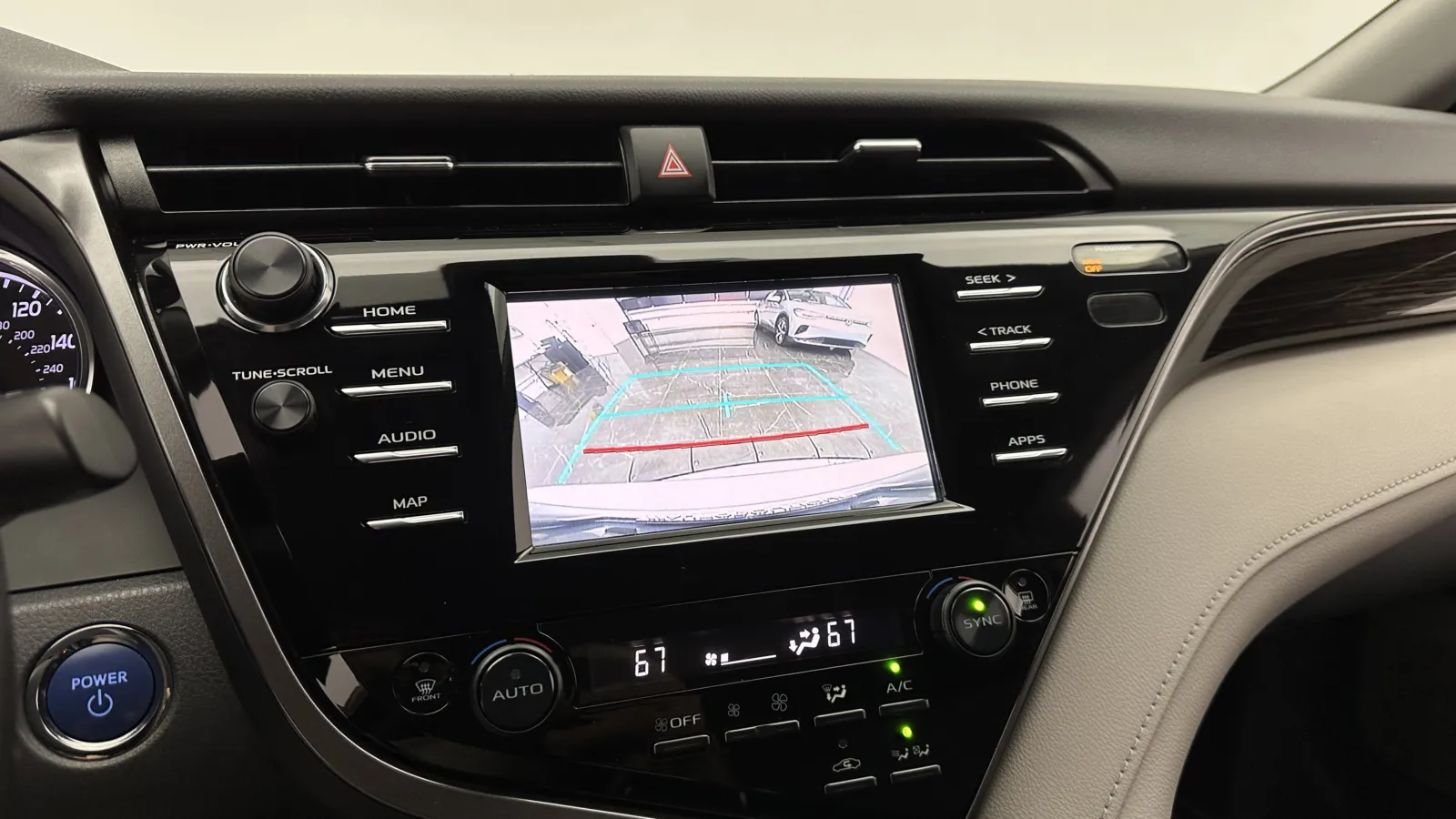 Toyota Camry photo 14