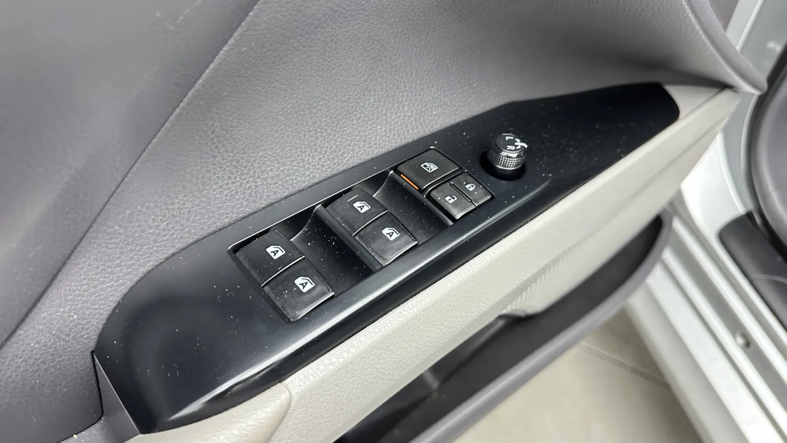 Toyota Camry photo 9