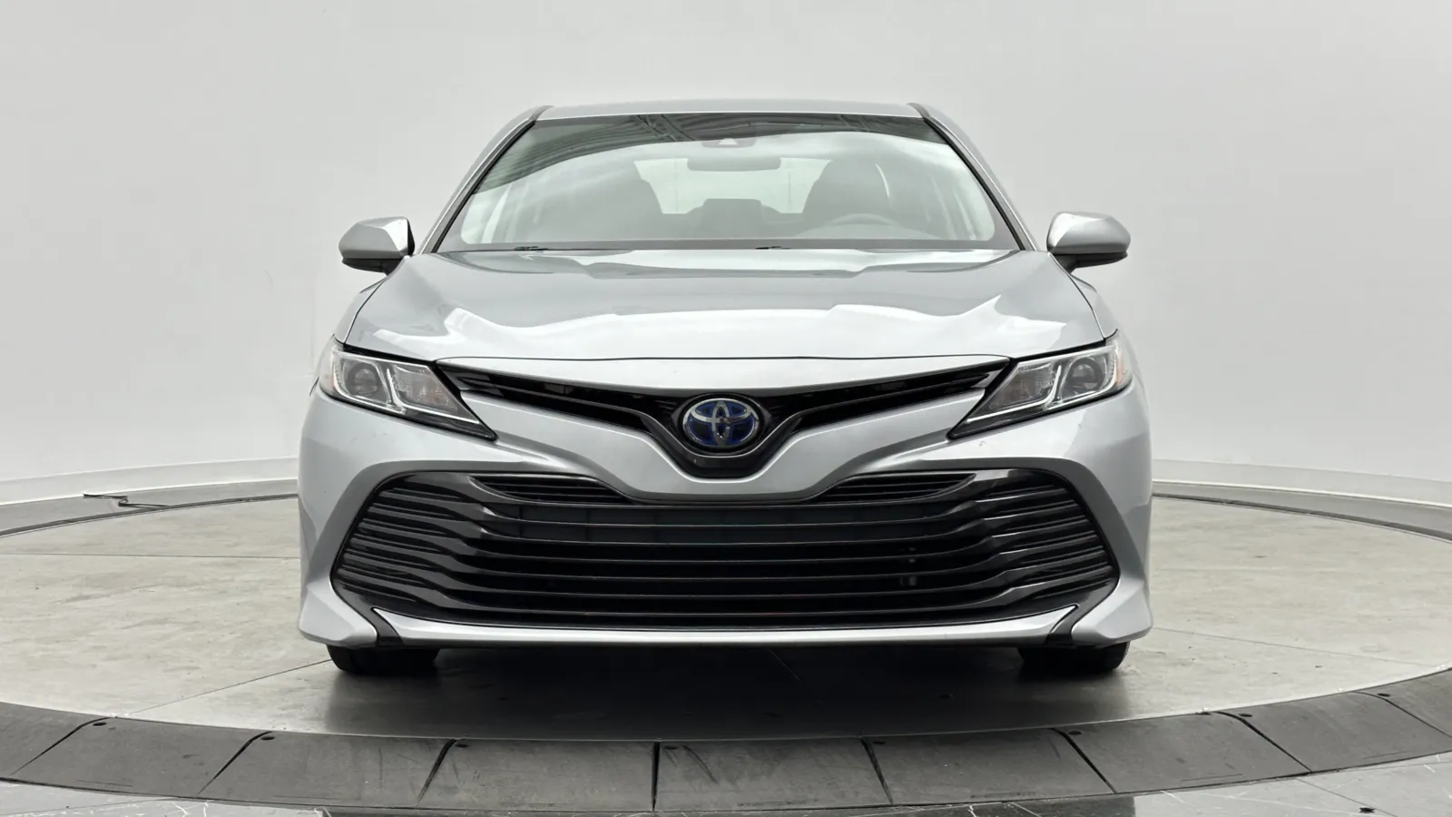Toyota Camry photo 2