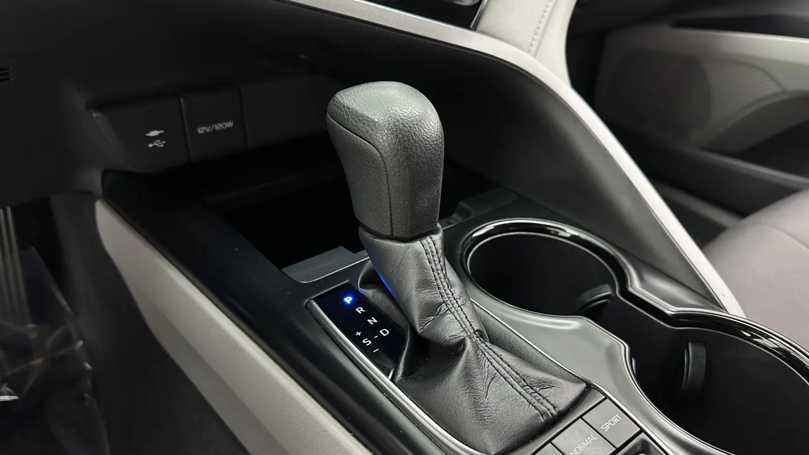 Toyota Camry photo 13