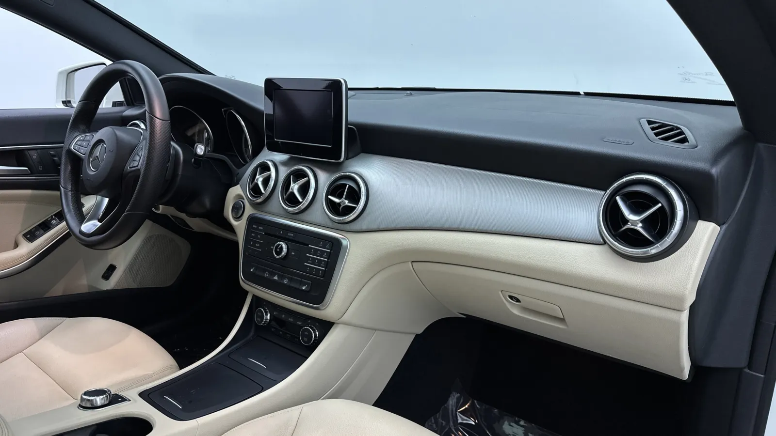Mercedes-Benz CLA-Class photo 34