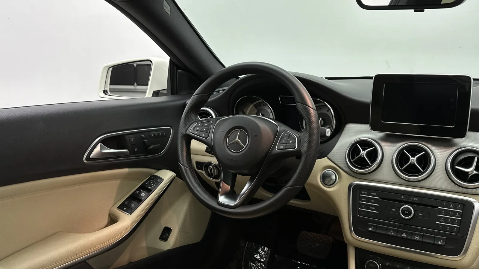Mercedes-Benz CLA-Class photo 27