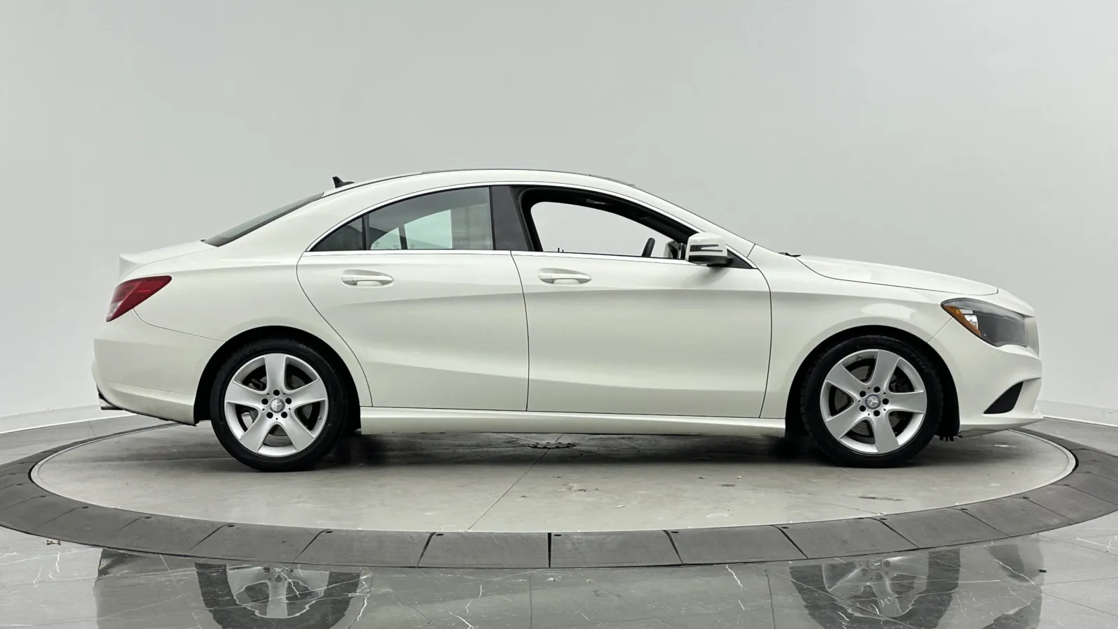 Mercedes-Benz CLA-Class photo 10