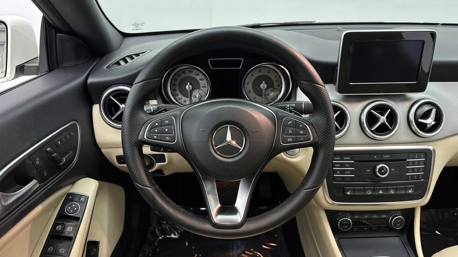 Mercedes-Benz CLA-Class photo 28
