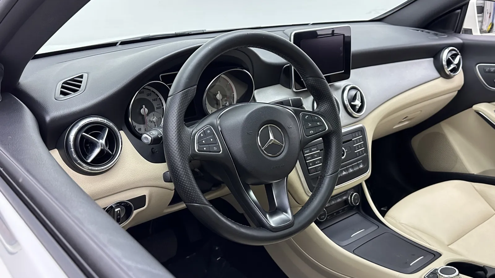 Mercedes-Benz CLA-Class photo 11