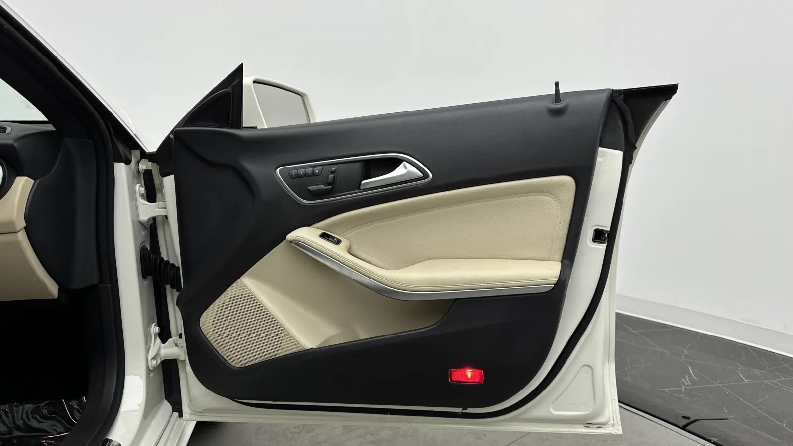 Mercedes-Benz CLA-Class photo 31