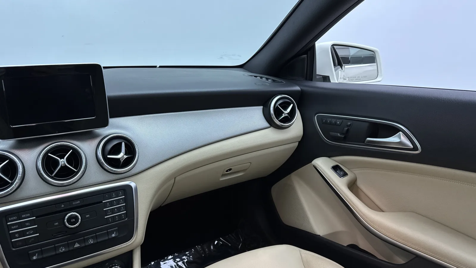 Mercedes-Benz CLA-Class photo 30