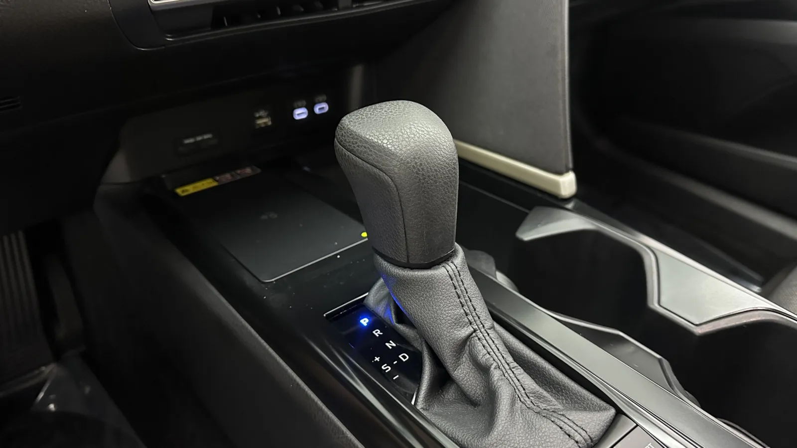 Toyota Camry photo 13