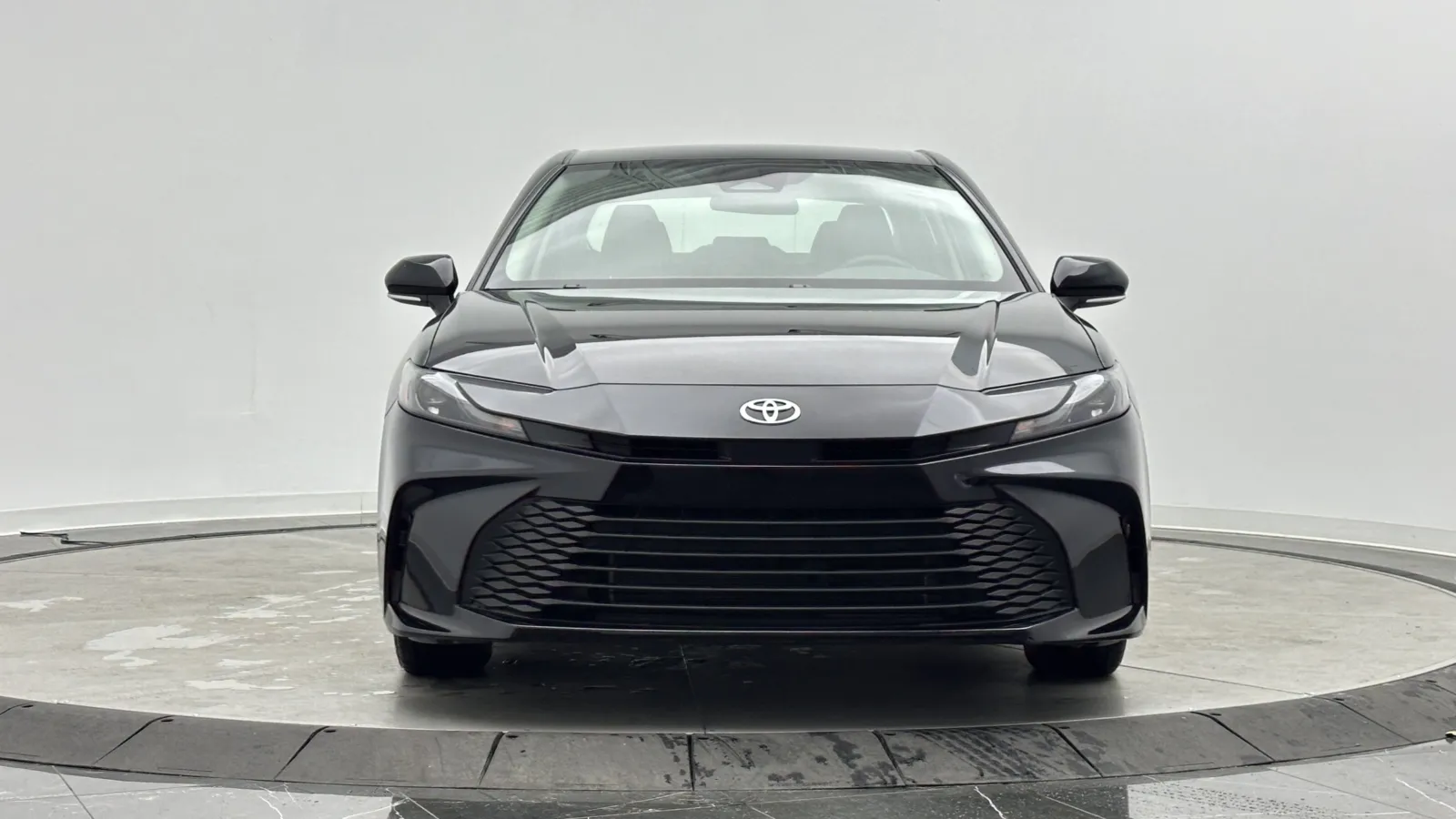 Toyota Camry photo 2