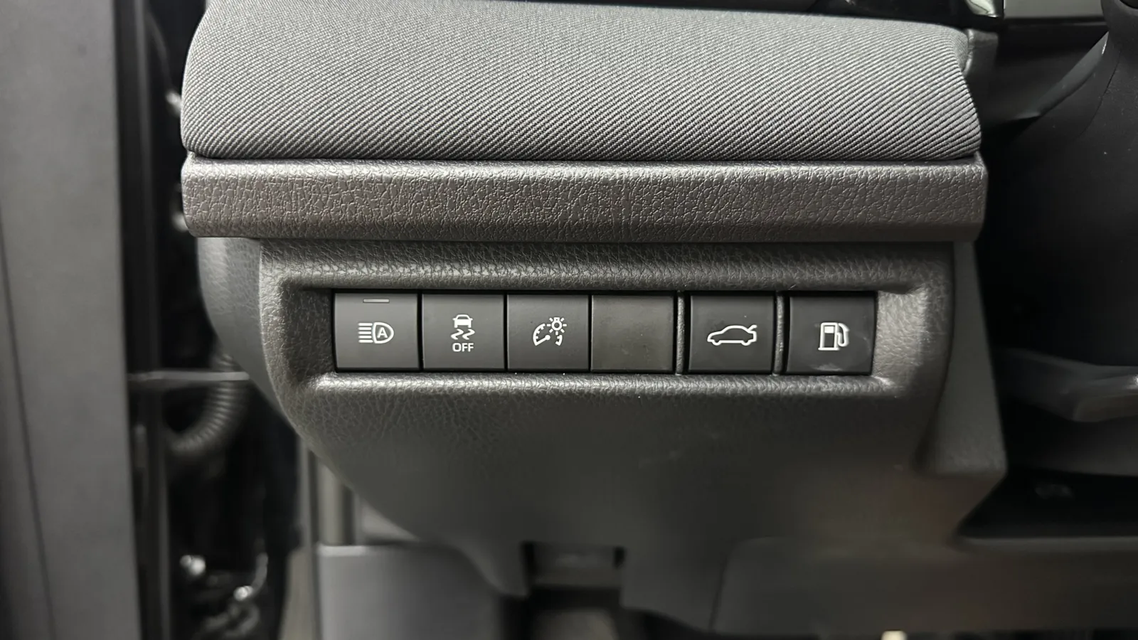 Toyota Camry photo 12