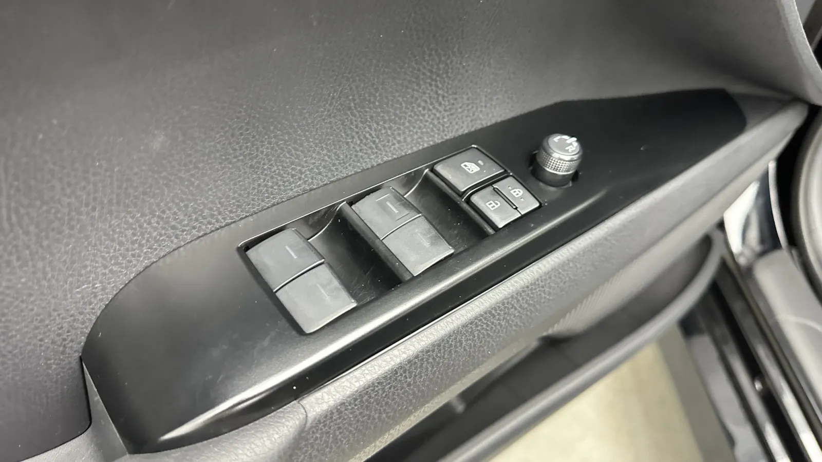 Toyota Camry photo 9