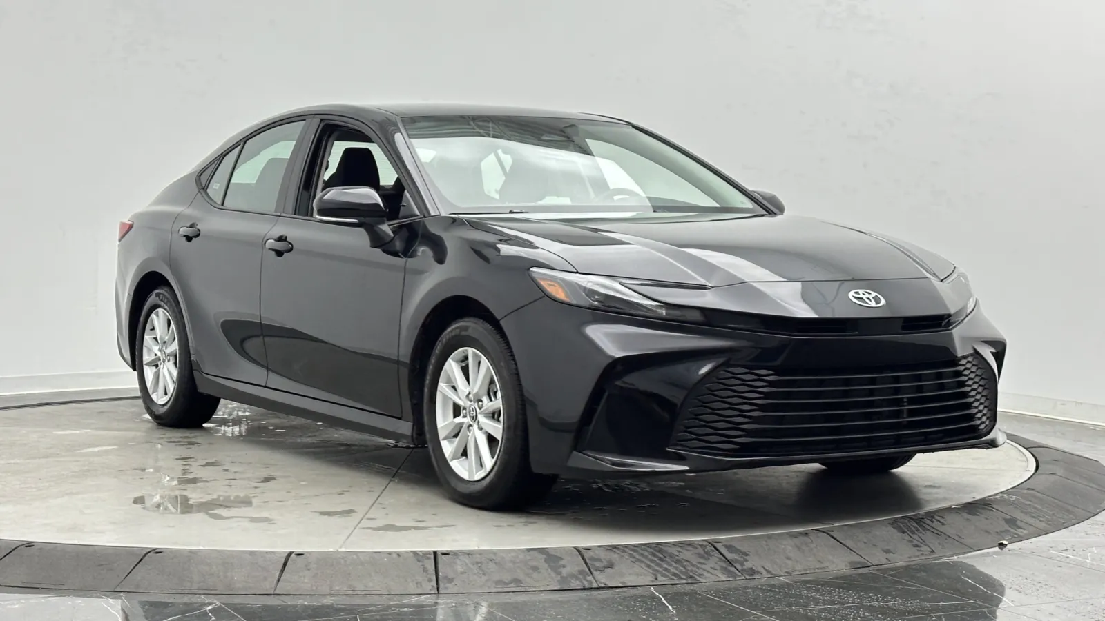 Toyota Camry photo 3