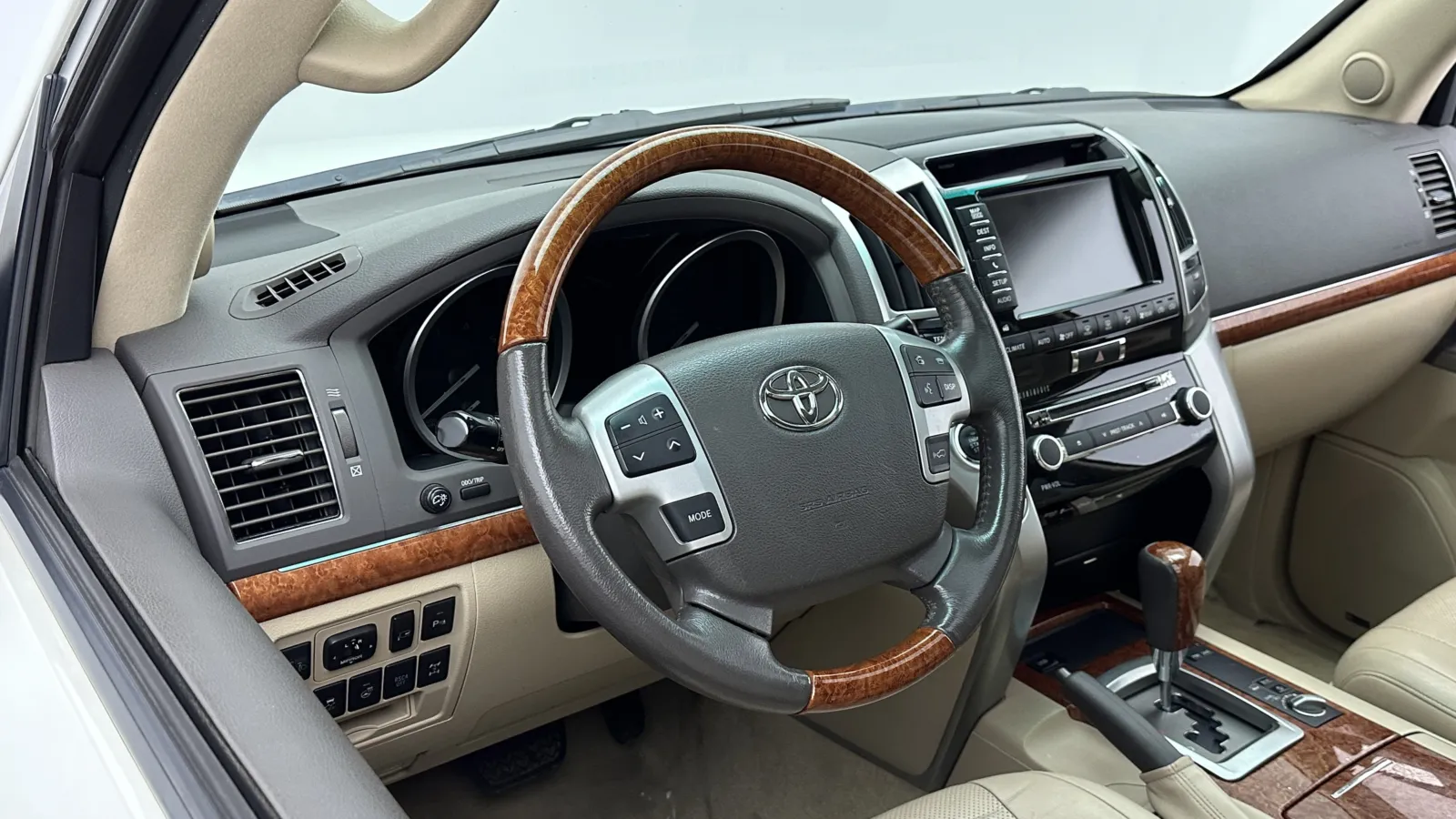 Toyota Land Cruiser photo 10