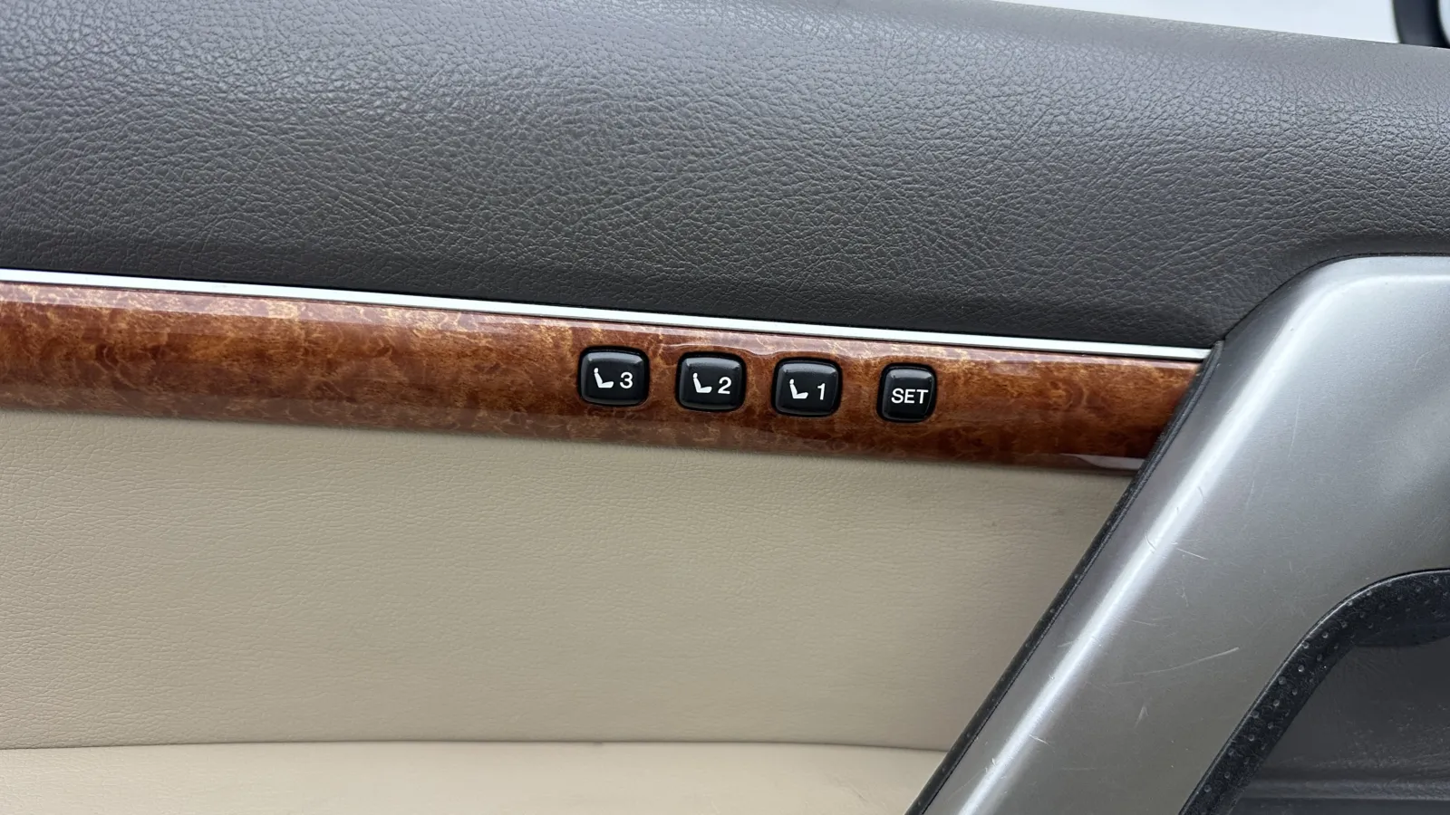 Toyota Land Cruiser photo 14