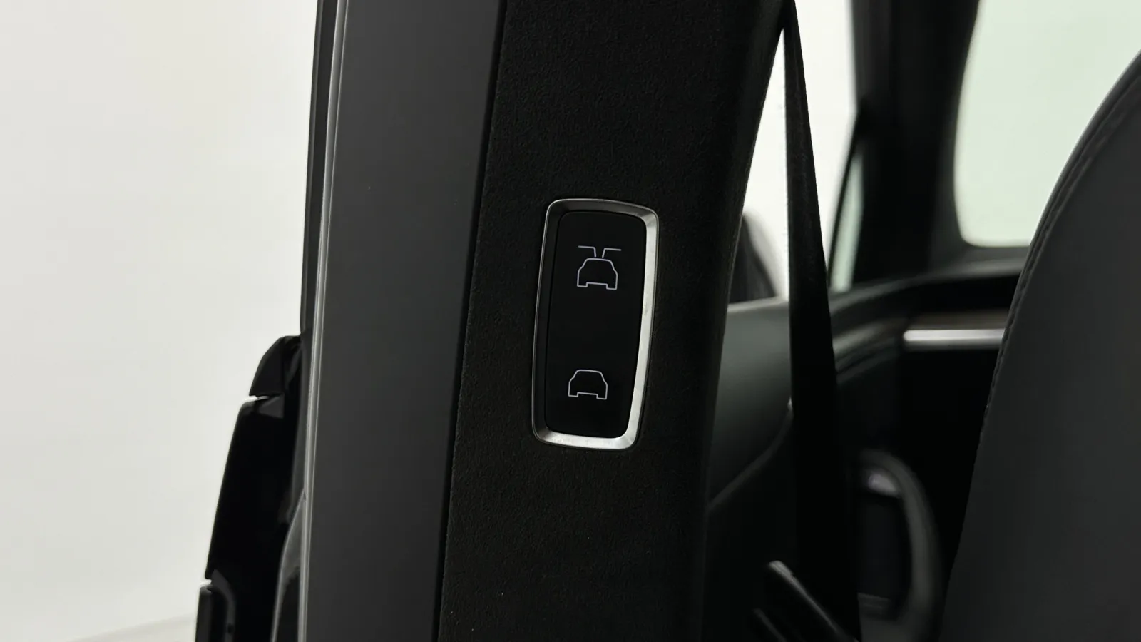 Tesla Model X photo 35