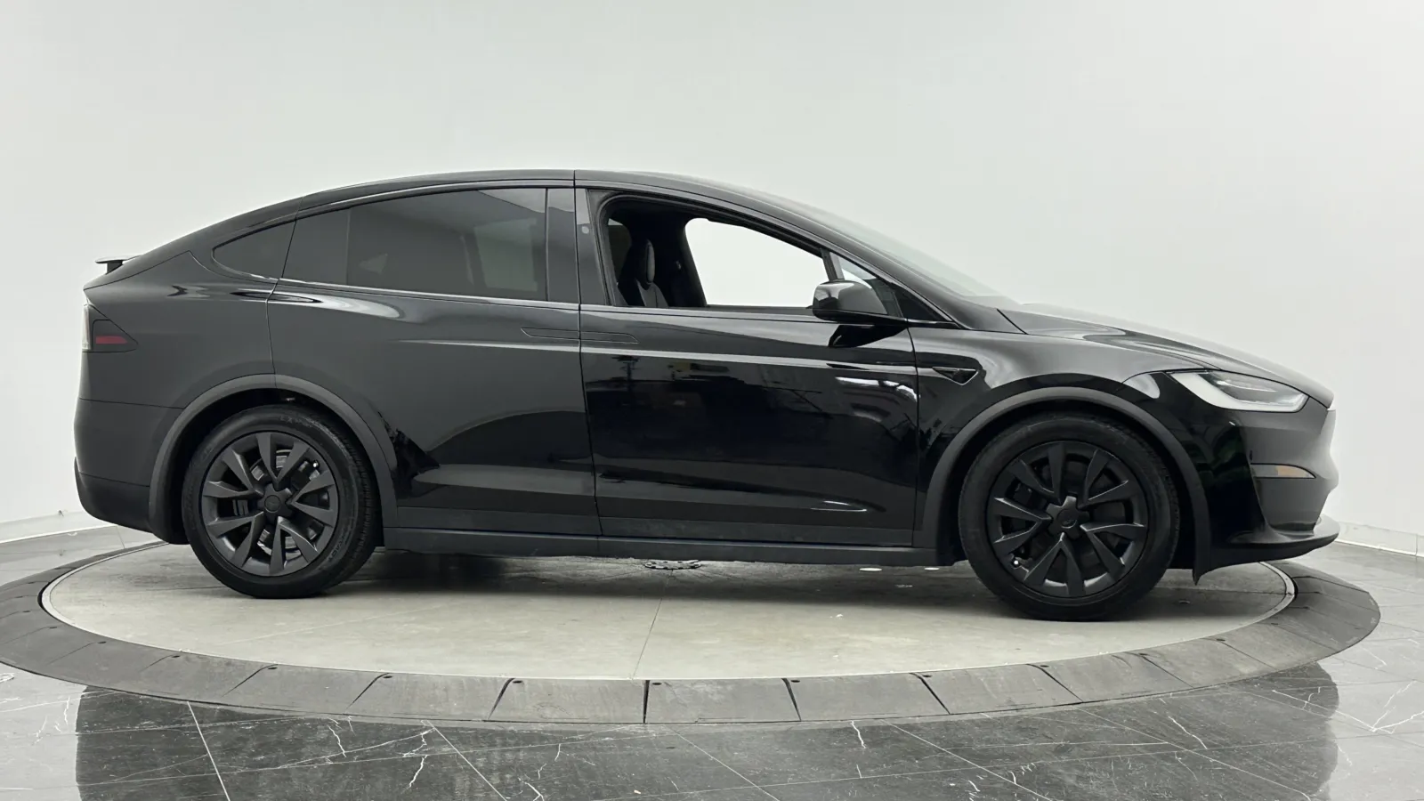 Tesla Model X photo 10
