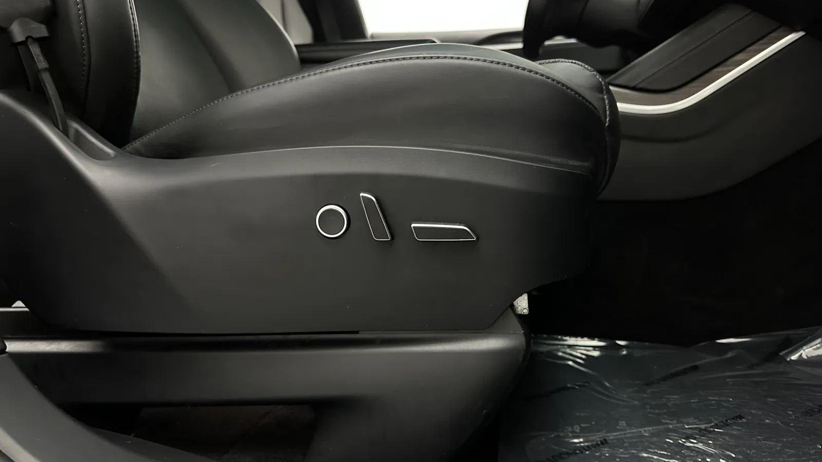 Tesla Model X photo 40