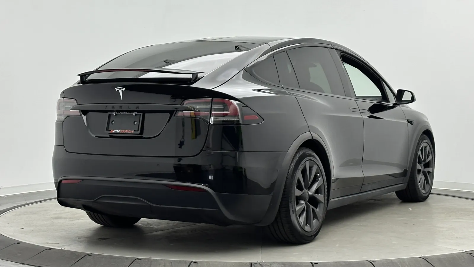 Tesla Model X photo 8