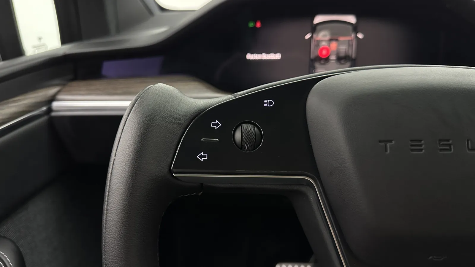 Tesla Model X photo 26